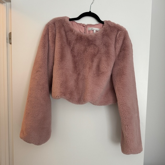 BrandNew✨LoversAndFriends fauxfur sweater in large - Picture 1 of 4